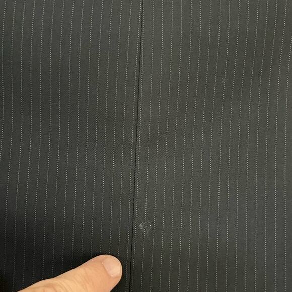 Kilburne & Finch Black Pin Stripe Three Button Sports Jacket, Size 42R - Picture 8 of 8